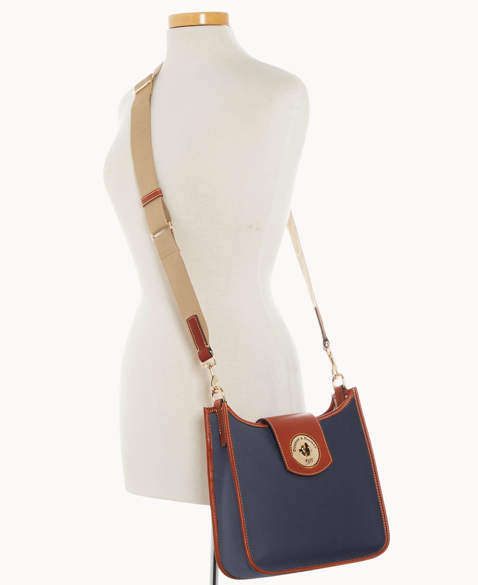 Pebble Turnlock Messenger 28 - Image 30